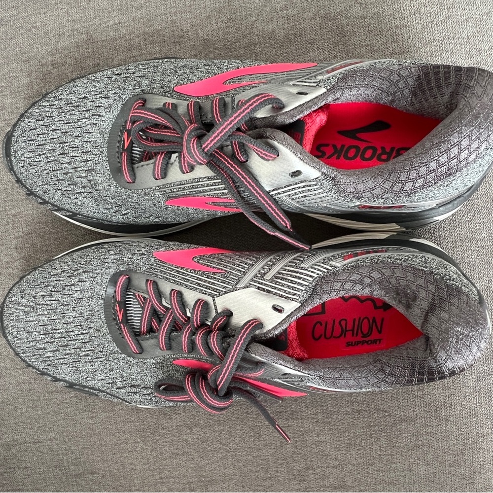 Ladies Brooks GTS 18 size 7.5 grey